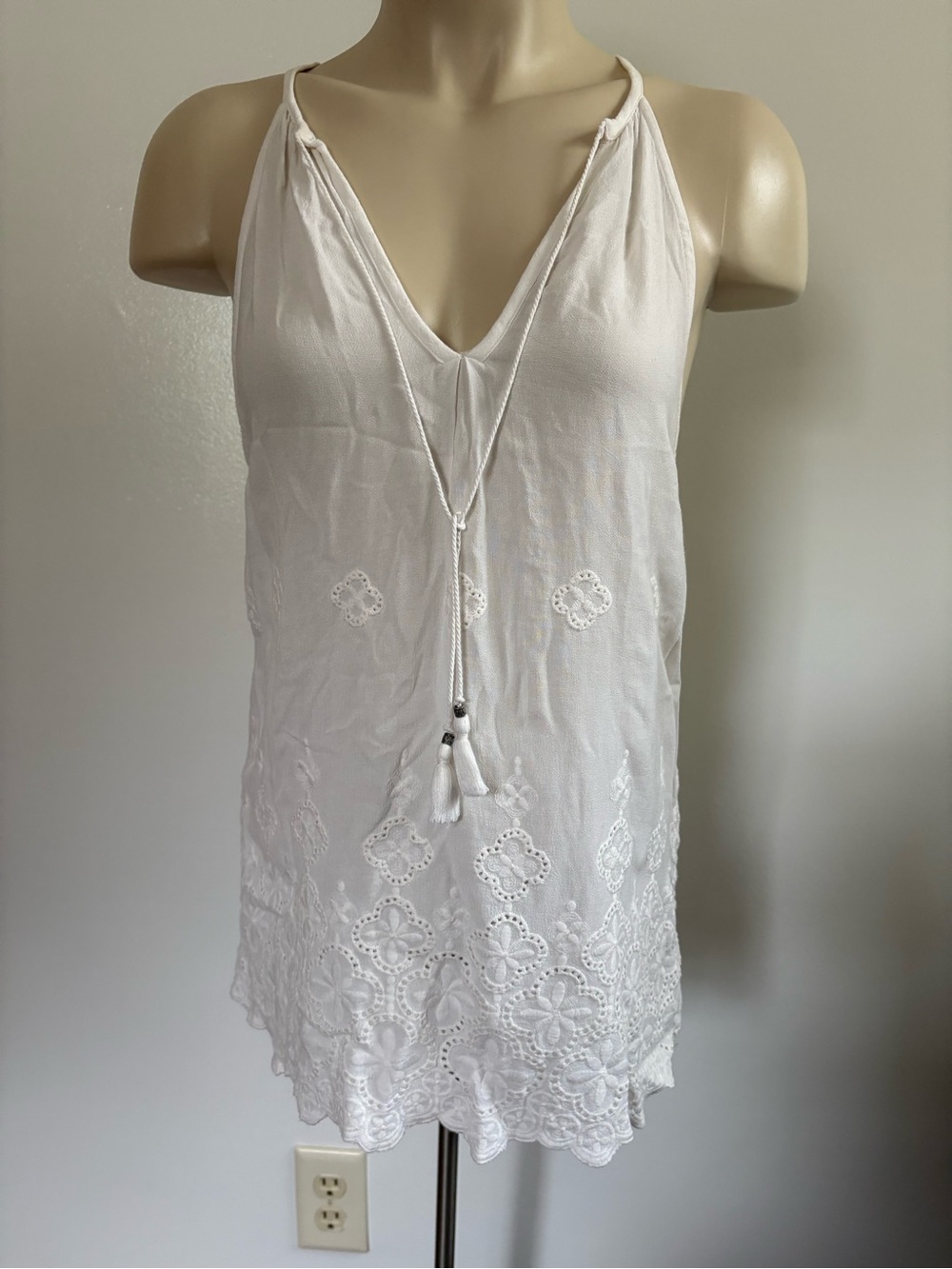 LoveStitch S Off White Eyelet Embroidered Scalloped Hem Tank Top w/ Tassel Tie